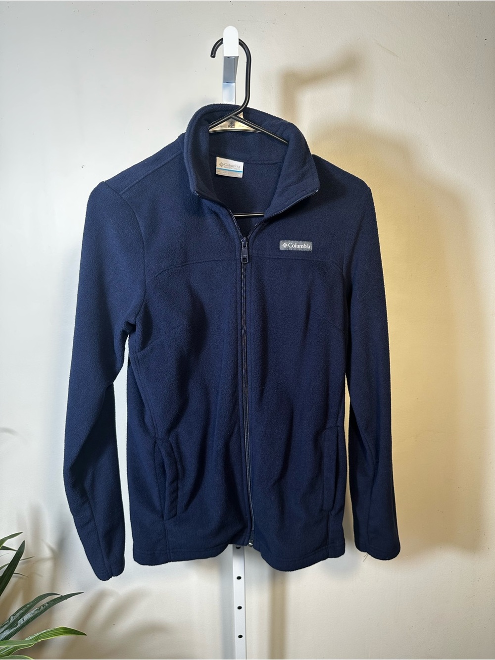 P319. Womens Columbia Navy Zip-Up Fleece Jacket small